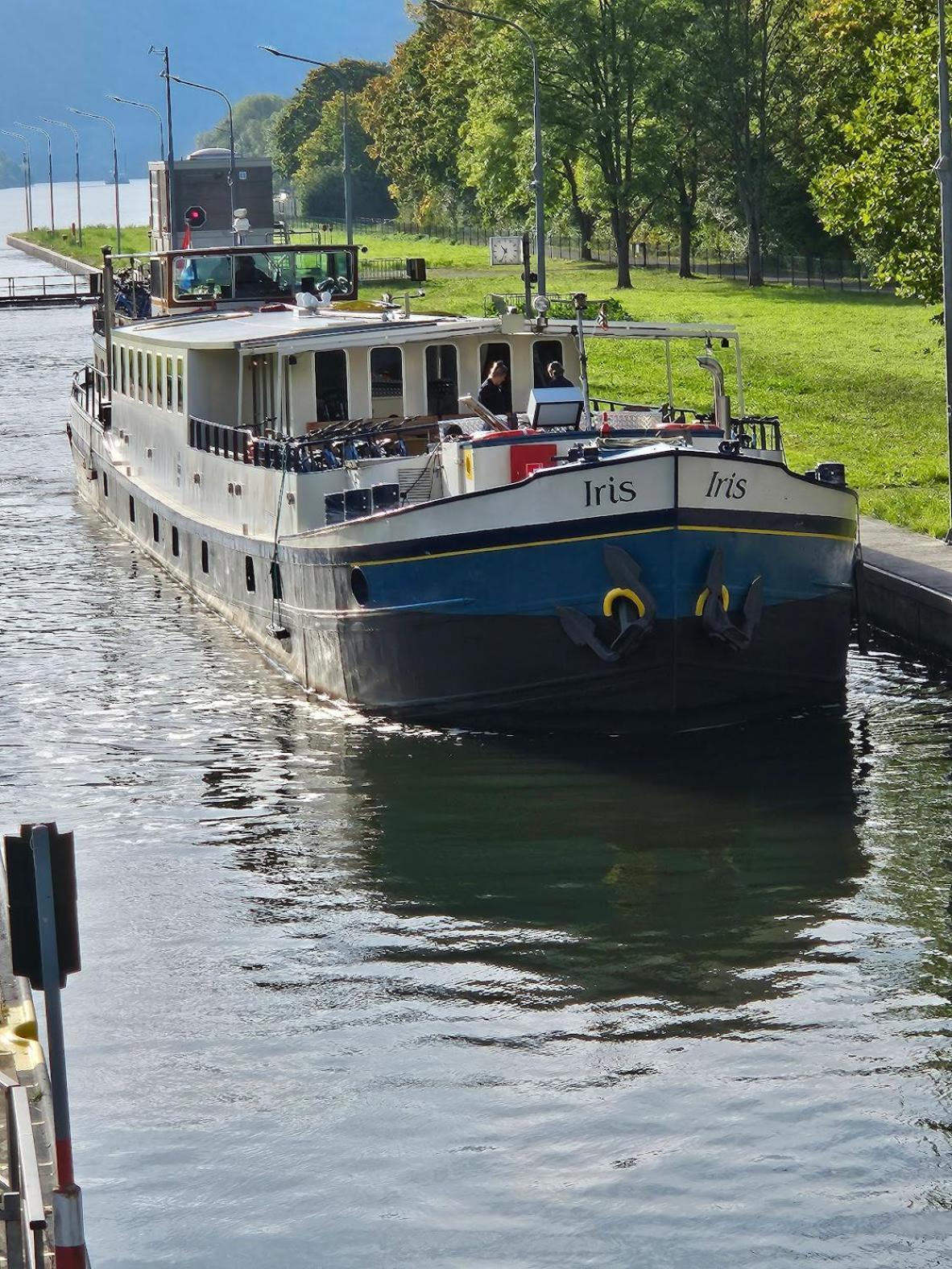 Hotelboat Iris Groningen Eksteriør billede